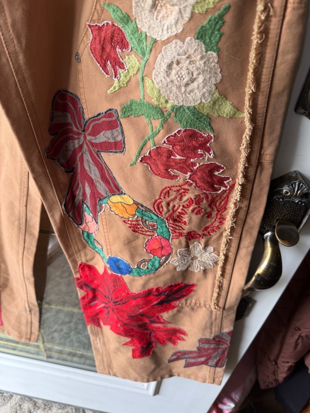 We The Free Tan Patchwork Cargo Pants with Red Floral Appliqués Sz 2 NWT - Picture 5 of 7